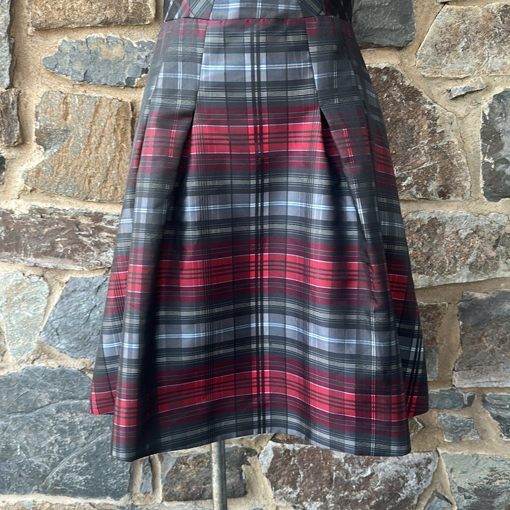 NWOT Brooks Brothers Tartan Jacquard Red and Black Pleated Dress Size 8 - Picture 5 of 9